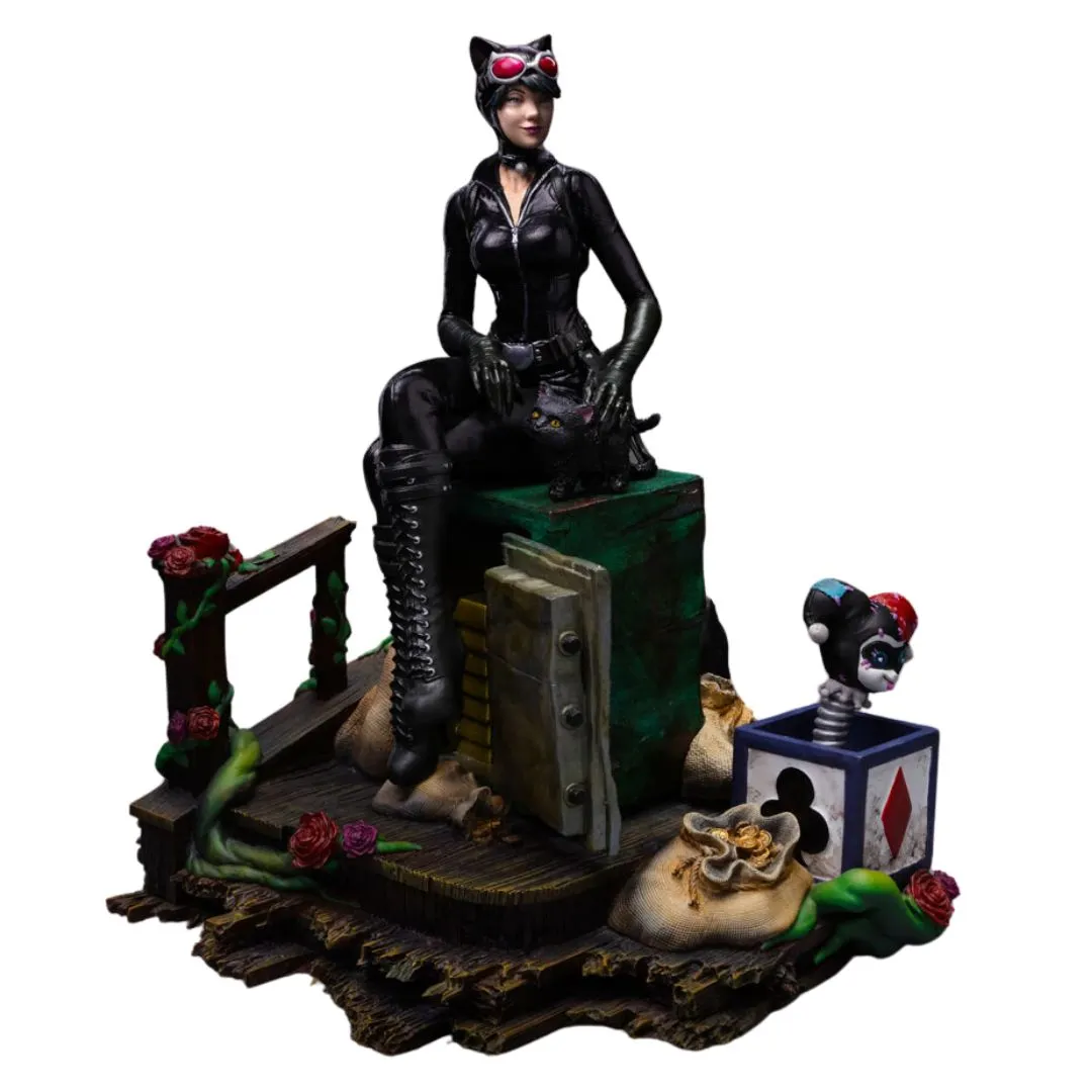 Catwoman (Gotham City Sirens) Deluxe Statue By Iron Studios