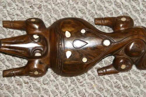 Melanesia South Pacific Art Trobriand Mother Pearl Salty Crocodile Carving 1A22.